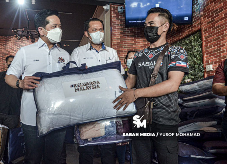 Syarikat Korporat Melalui Kerjasama KKR Bantu Mangsa Banjir