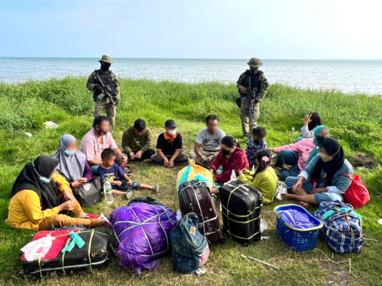 ATB 2 Tahan 14 Pendatang Asing Tanpa Izin di perairan Tawau.