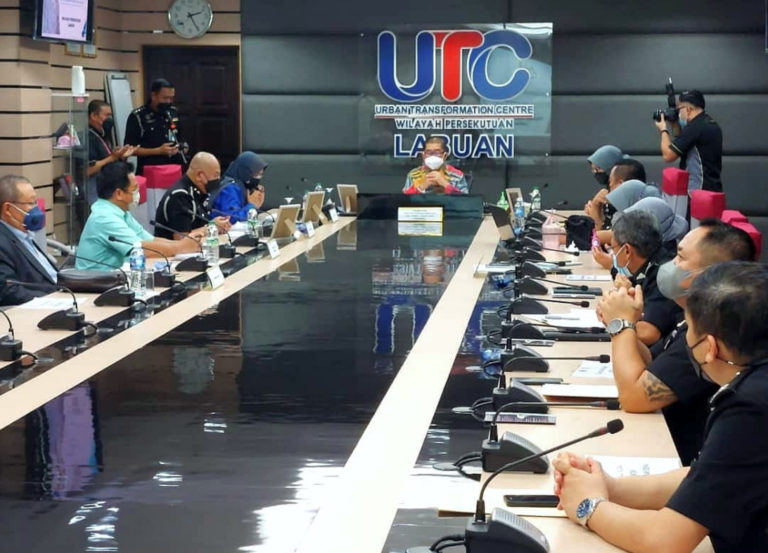 Maximus mengadakan pertemuan bersama pegawai kanan Jabatan Imigresen di Labuan.