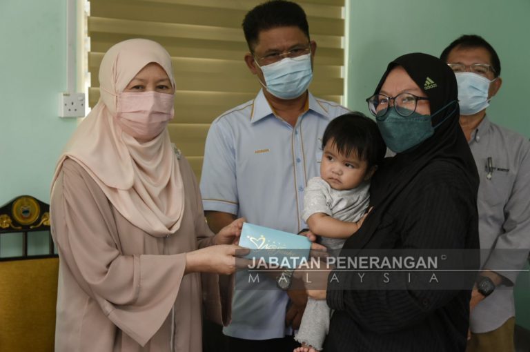 Empat Keluarga Mangsa Kebakaran Terima Sumbangan Yayasan Nur Jauhar