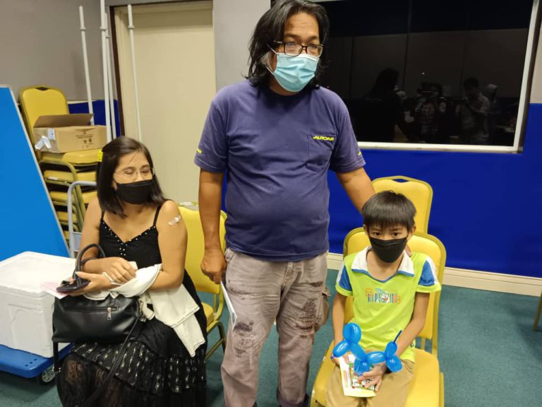 Bapa Pilih Beri Vaksin Kepada Anak Selepas Pengalaman Dijangkiti COVID-19