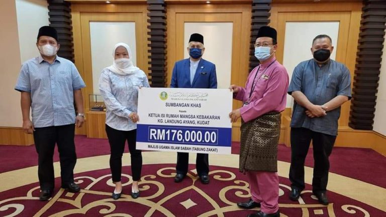 MUIS Salur Bantuan Kepada Mangsa Kebakaran Kampung Landung Ayang Kudat