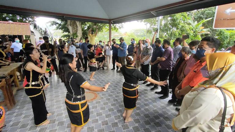 Kerajaan Sabah dikenali sebagai GRS-BN