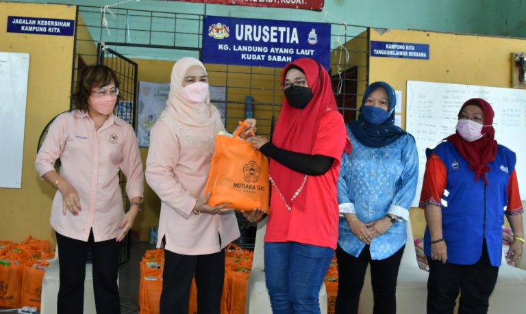 MUTIARA GRS Lawat,Serah Bantuan Kepada Mangsa Kebakaran