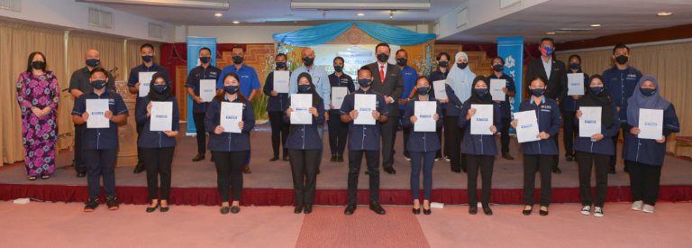 80 Pelajar UMS Terima Bantuan Awal Pengajian