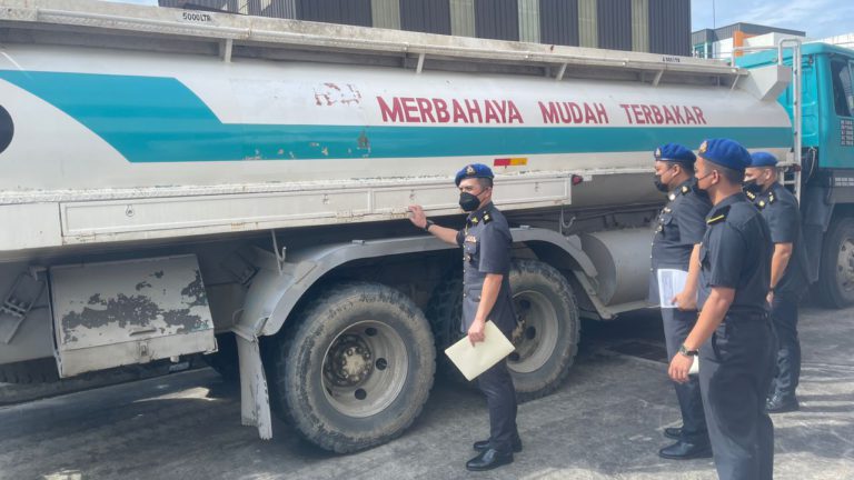 KPDNHEP Sandakan Rampas 19,920 Kg Minyak Masak Bersubsidi