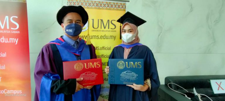 Bapa,anak kongsi pentas terima PhD dan Ijazah