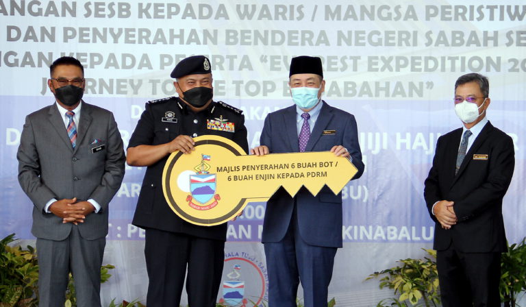 Kerajaan Negeri sumbang bot,enjin sangkut kepada PDRM