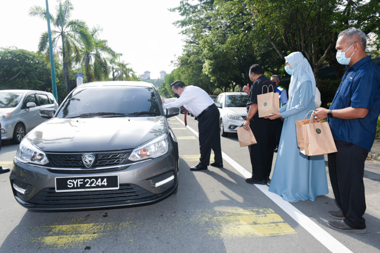 UMS agih 1,500 bubur lambuk