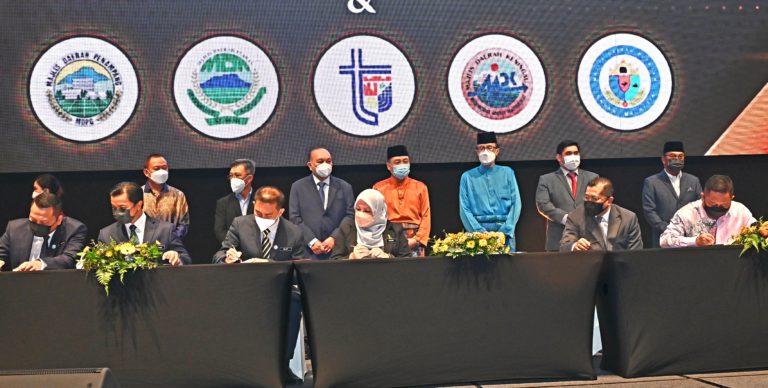 Hajiji hadir saksi majlis MoU projek skrin pengiklanan LED