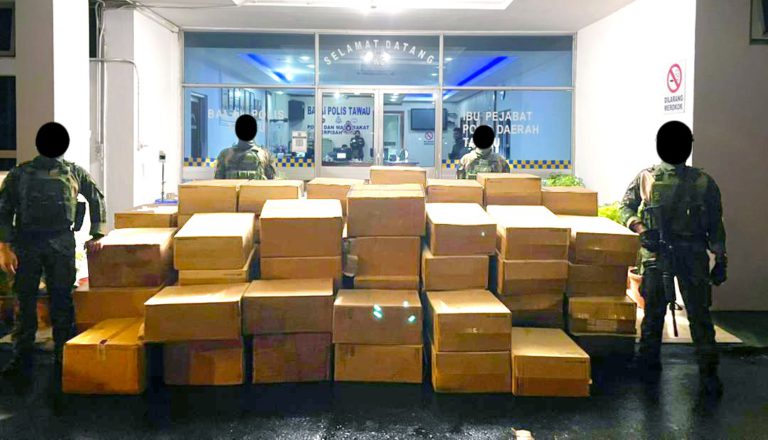 3,420 karton rokok yang dirampas oleh pasukan MK ATB 2 Tawau.