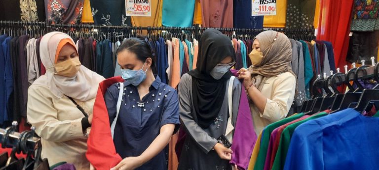 PIBG Maktab Sabah Beli Baju Raya Untuk Pelajar Kurang Mampu