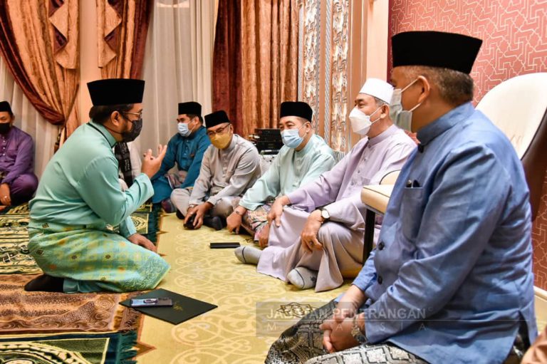 Umat Islam berpuasa esok