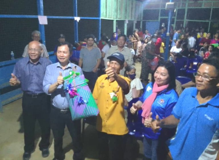 Kerajaan komited tingkatkan infrastruktur kawasan pedalaman seterusnya merancakkan aktiviti ekonomi penduduk -Jonathan