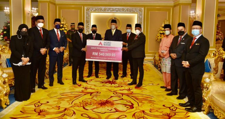 Agrobank serah zakat perniagaan kepada MUIS