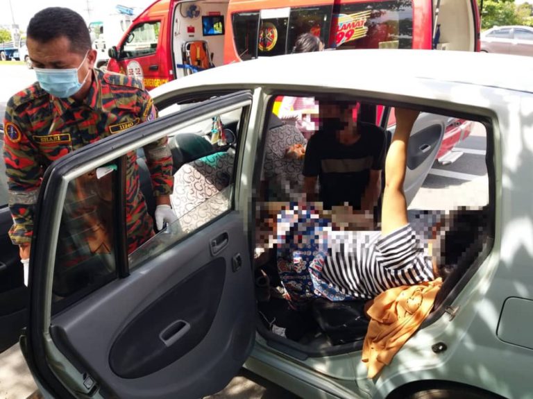 Bomba selamatkan wanita bersalin dalam kereta