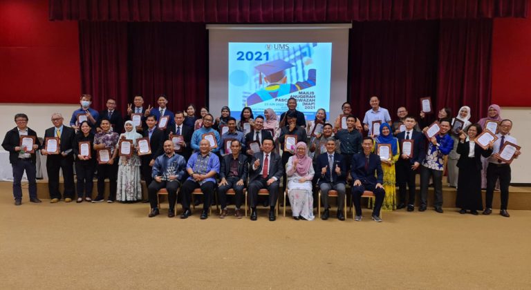 UMS meraikan 43 graduan pascasiswazah bersama penyelia  terima anugerah