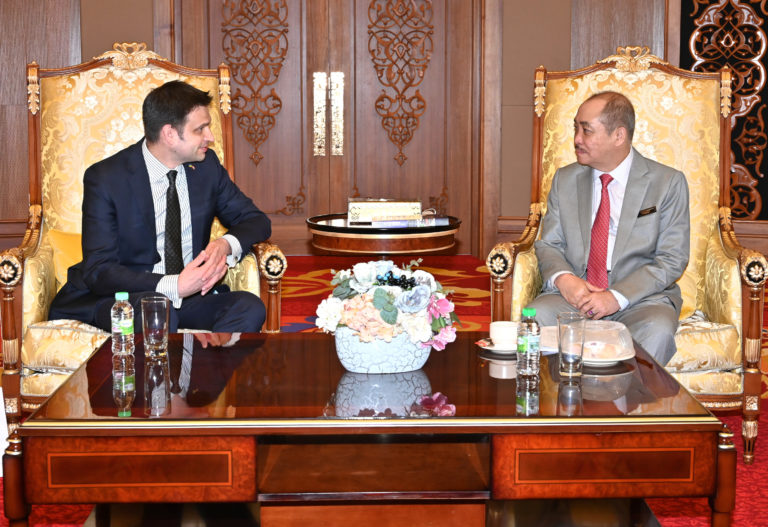 Ketua Menteri Sabah terima kunjungan perpisahan Duta Besar Ukraine ke Malaysia