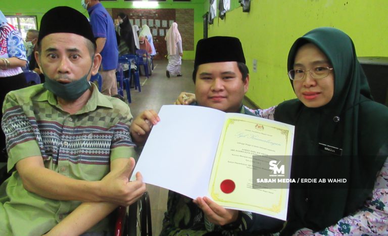 Doa ibu bapa jadi pegangan, tekad mahu jadi doktor pakar bantu rawat ayah alami strok