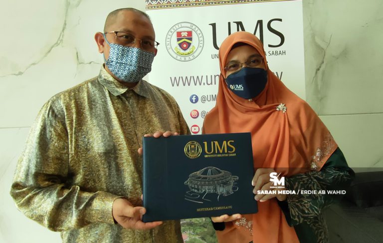 Suami isteri sebak terima Anugerah Anumerta, bangga dengan kejayaan anak