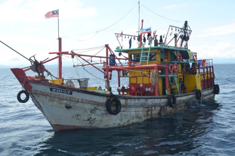 Langgar syarat lesen, bot nelayan tempatan ditahan Maritim Malaysia