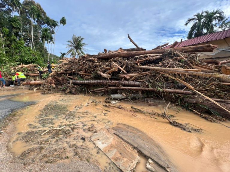 Banjir di Baling: Mayat dua mangsa ditemui berpelukan 