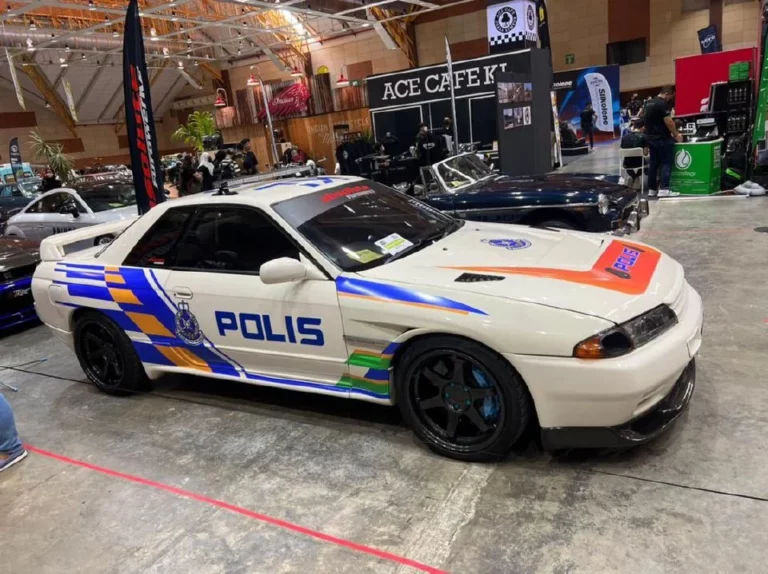 Polis Sita Kenderaan menyerupai lambang dan corak PDRM