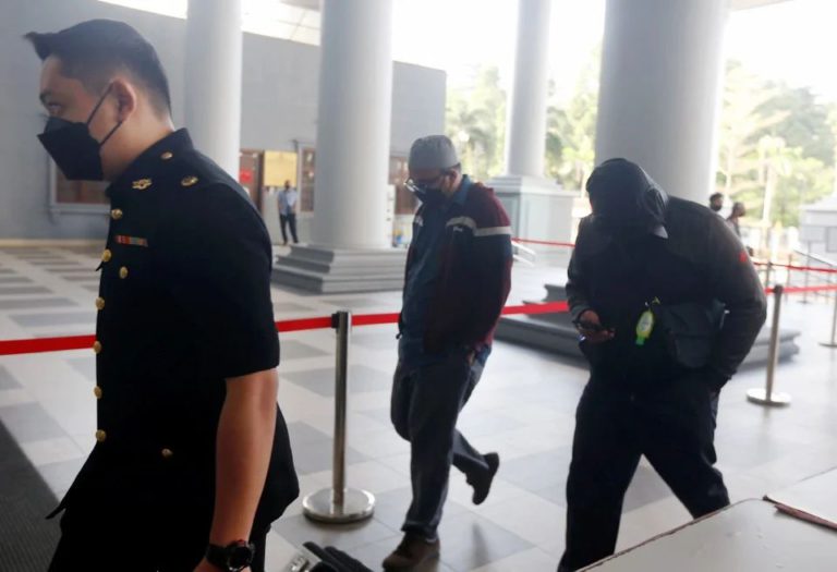 2 Pegawai MARA didakwa,  Hadapi lima tuduhan menggunakan jawatan untuk meluluskan pembayaran elaun memangku