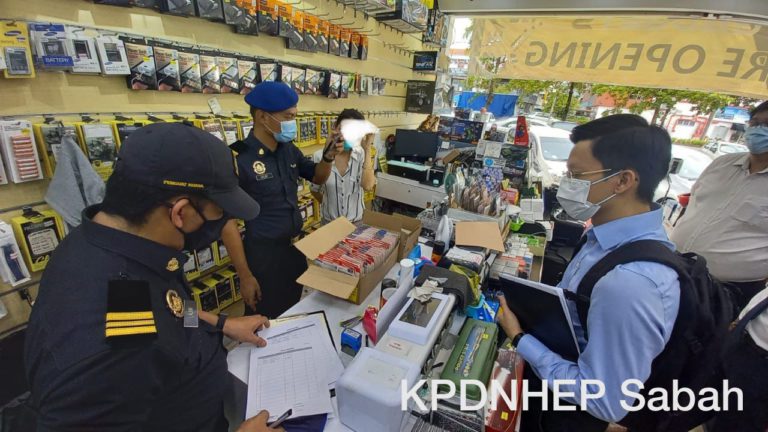 Empat premis jual ‘SanDisk’ tiruan diserbu