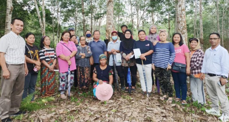 32 pekebun kecil sertai kursus toreh getah cara yang betul