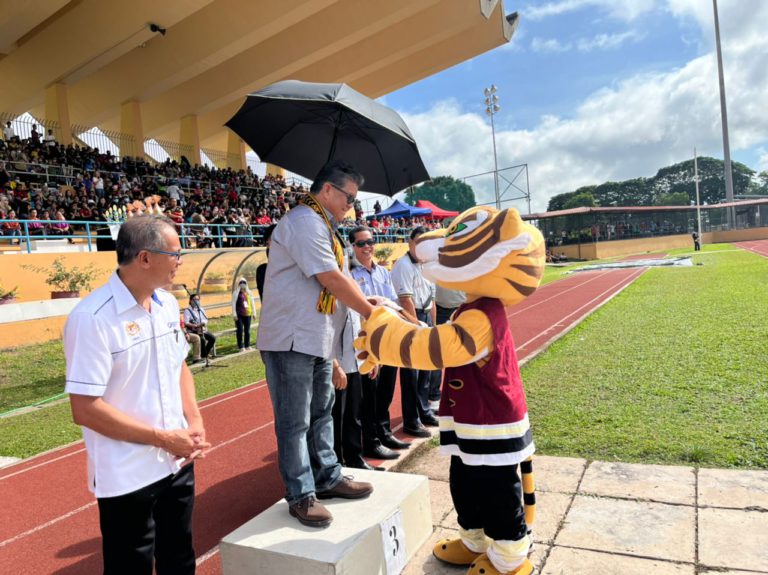Bidang sukan platfrom lahir pelajar cergas fizikal