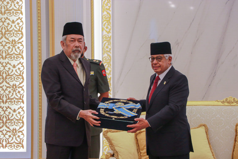 Tun Juhar terima Darjah Utama Pangkuan Negeri Pulau Pinang