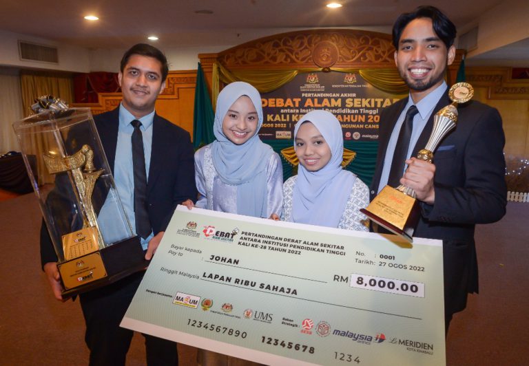 UIAM dinobatkan johan Debat Alam Sekitar antara IPT