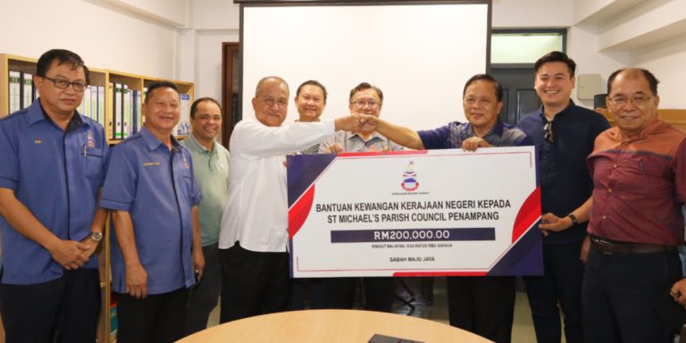Kerajaan Negeri sumbang RM200,000 kepada Paroki Gereja St Michael Penampang