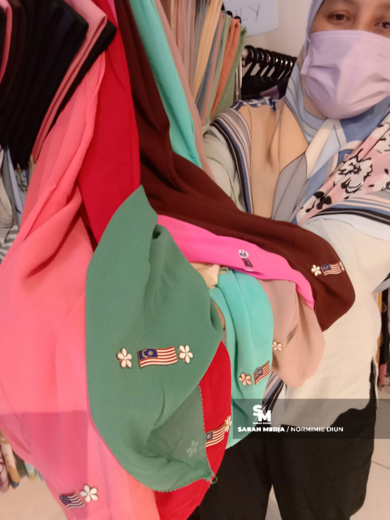 Tudung Instant berkeronsang Jalur Gemilang dapat sambutan