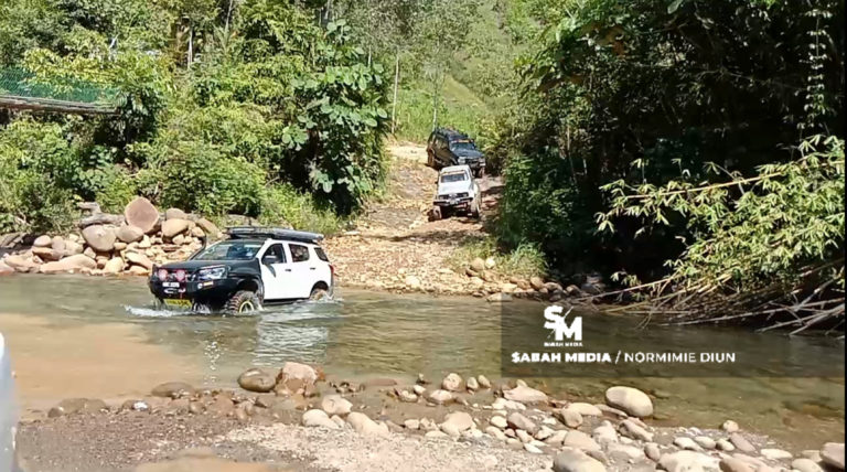 Penduduk rayu agar pihak berwajib segera laksanakan naik taraf jalan Kg Terian