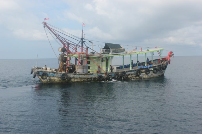 Dua bot nelayan tempatan ditahan lakukan pelbagai kesalahan