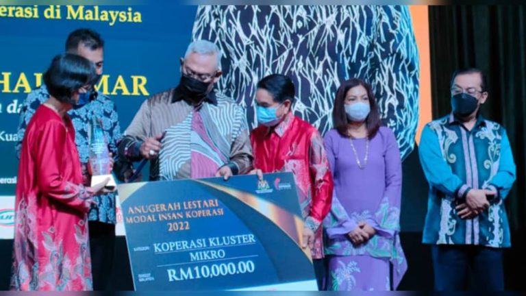 KOPDESA berjaya raih anugerah Koperasi Kluster Mikro