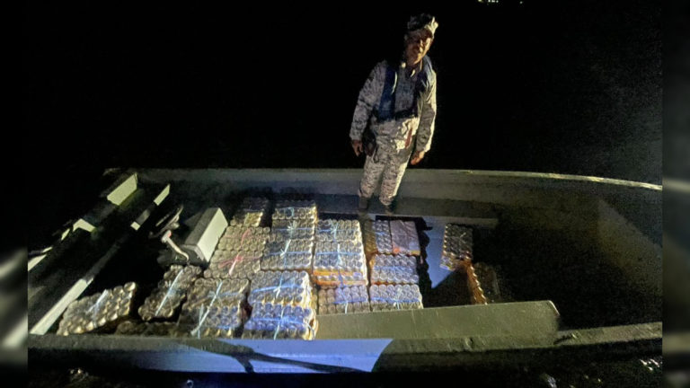 Maritim Malaysia rampas minuman keras, bot gentian kaca