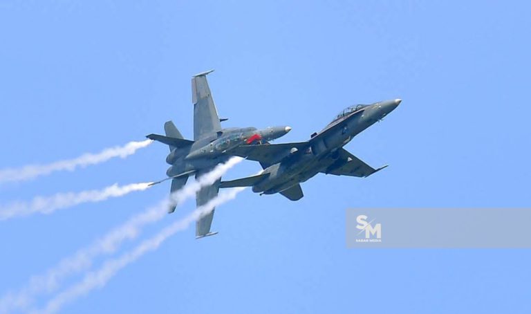 Pesawat terbang rendah sempena TACOP