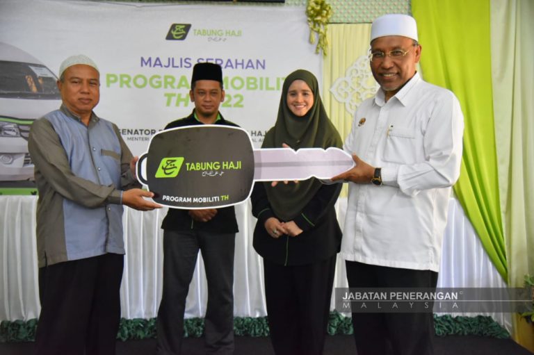 Pondok Fii Dzilalil Quran terima sumbangan van serbaguna menerusi Program Mobiliti TH