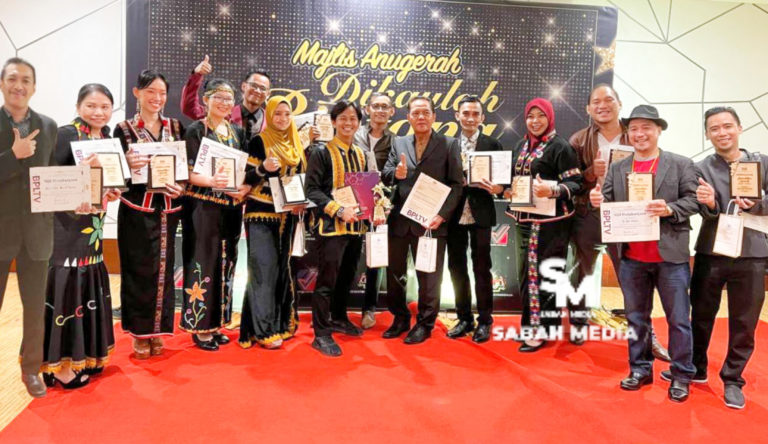 14 guru KV Keningau terima Anugerah Dikaulah Bintang di Putrajaya
