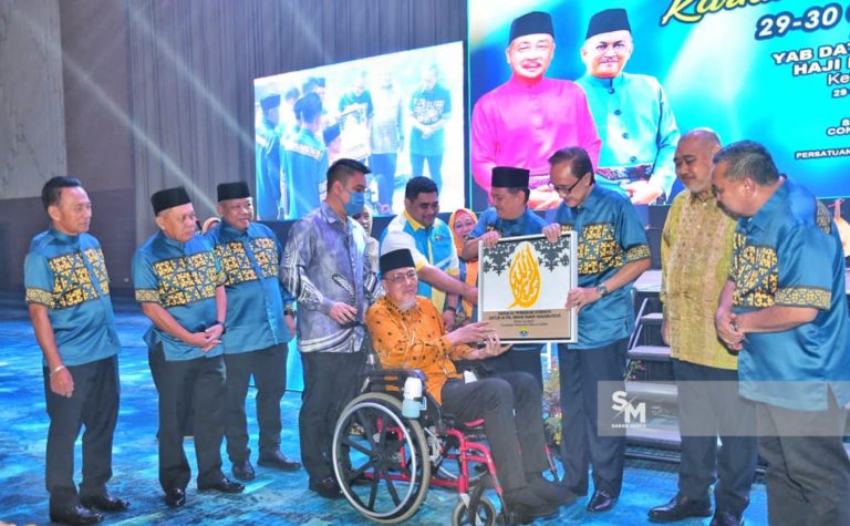 Pengiran Mohd Hussein, Dr Zainab penerima anugerah Tokoh Anak Brunei 2022