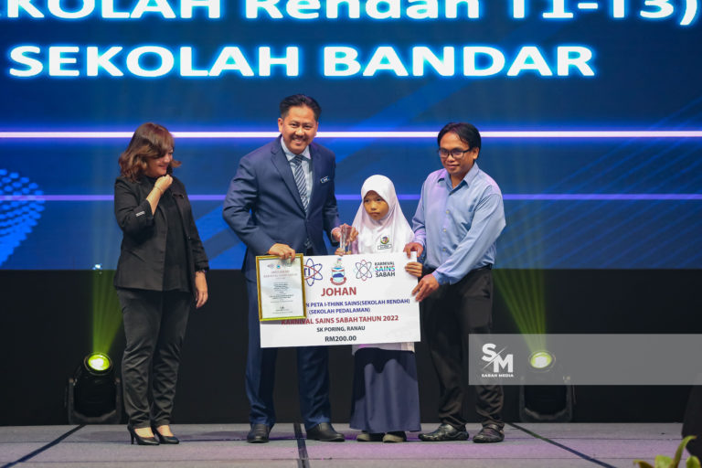 14 buah sekolah di tiga DUN terima Pemberian Khas PIBG laksana program berkaitan sains