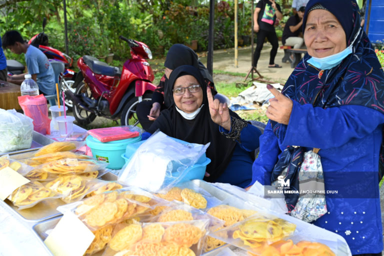 Penduduk ambil peluang jana pendapatan sempena Hari Mengundi PRU15