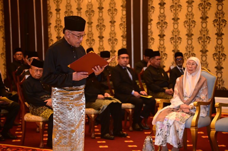 Anwar Ibrahim angkat sumpah Perdana Menteri ke-10