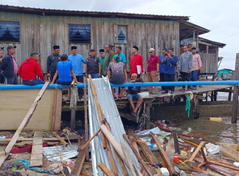 MUIS, PBNS salur sumbangan bantu 29 KIR terjejas bencana di Kampung Tanjung Aru Baru