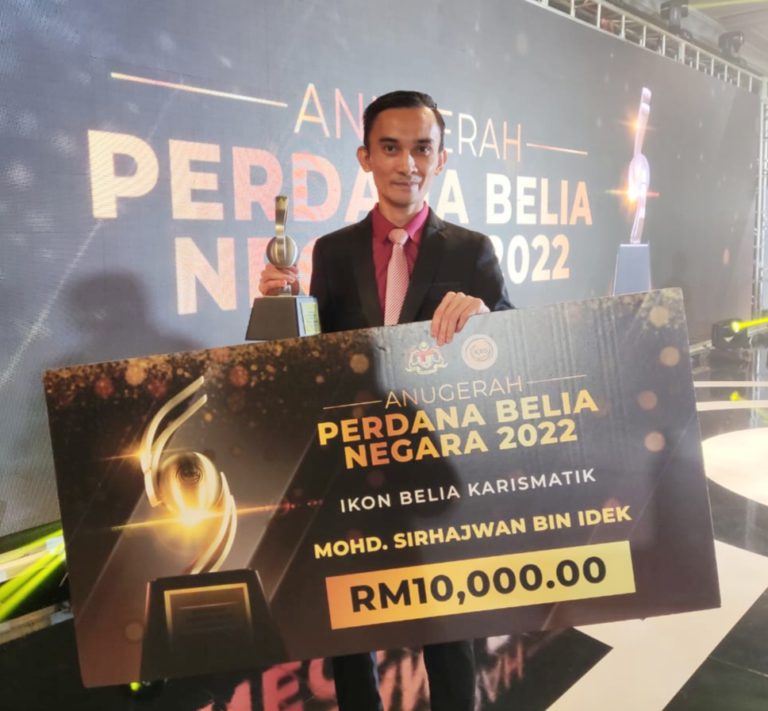 Dr. Sirhajwan Idek Terima Anugerah Ikon Belia Karismatik Negara