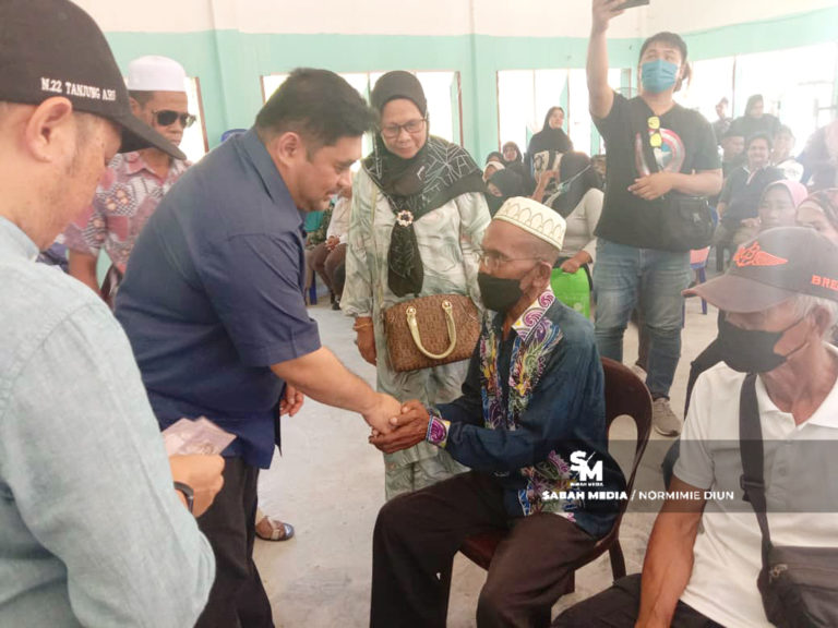 74 KIR, mangsa angin kencang di Pulau Gaya terima bantuan