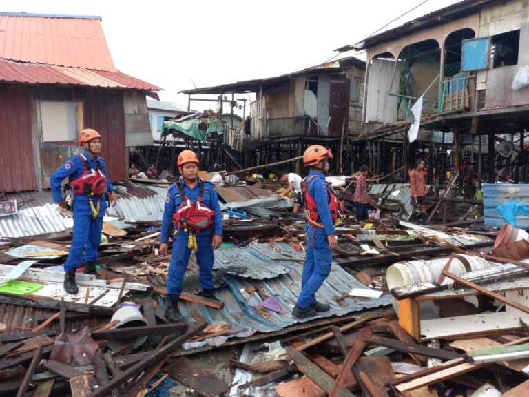 Lebih 100 rumah roboh dipukul ombak